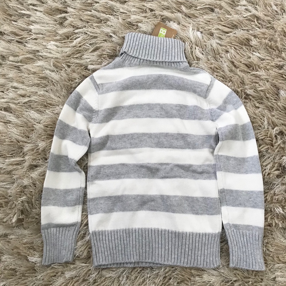 NWT crazy 8 kids gray & white turtleneck sweater